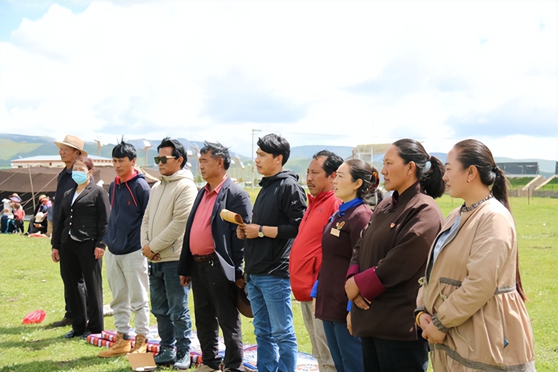 幼儿园表演大三班童心向党,玛曲县幼儿园毕业典礼