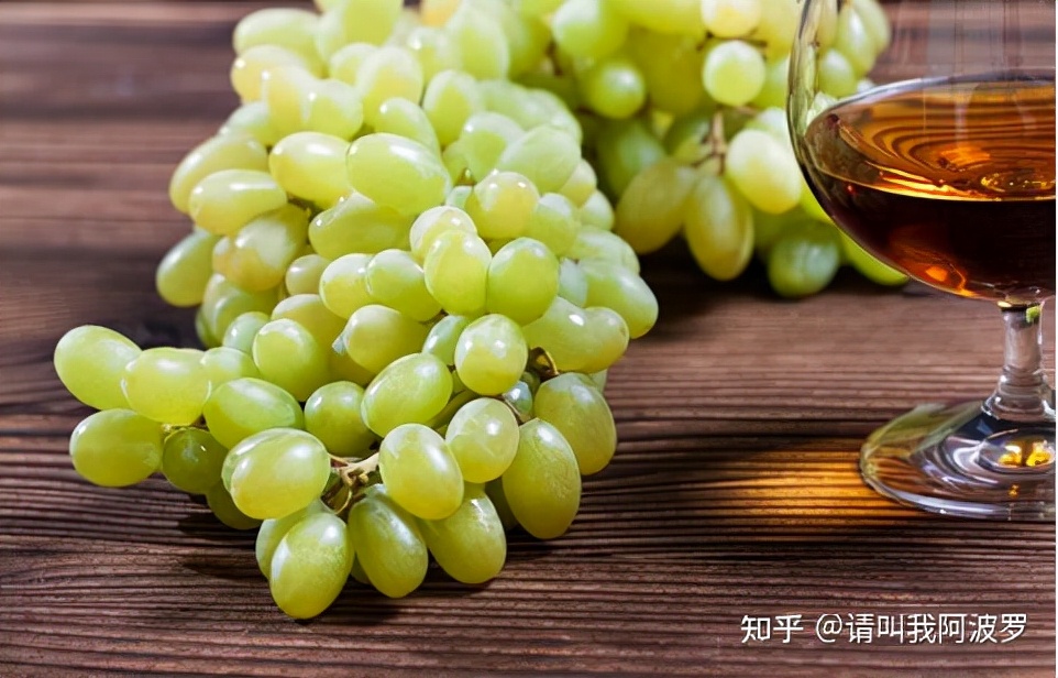 白兰地和威士忌哪种更有收藏价值 (威士忌和白兰地有何不同)