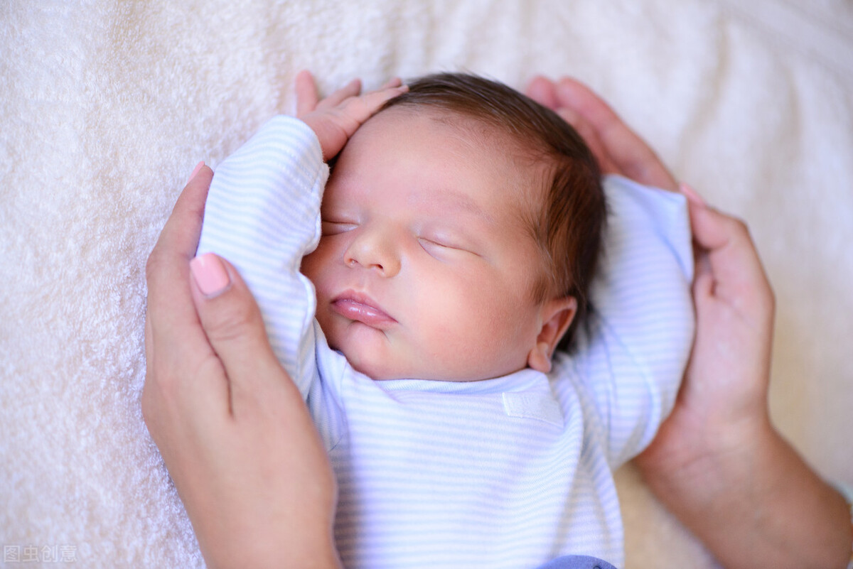 建议强制男性陪休产假一个月,男性强制休产假半年