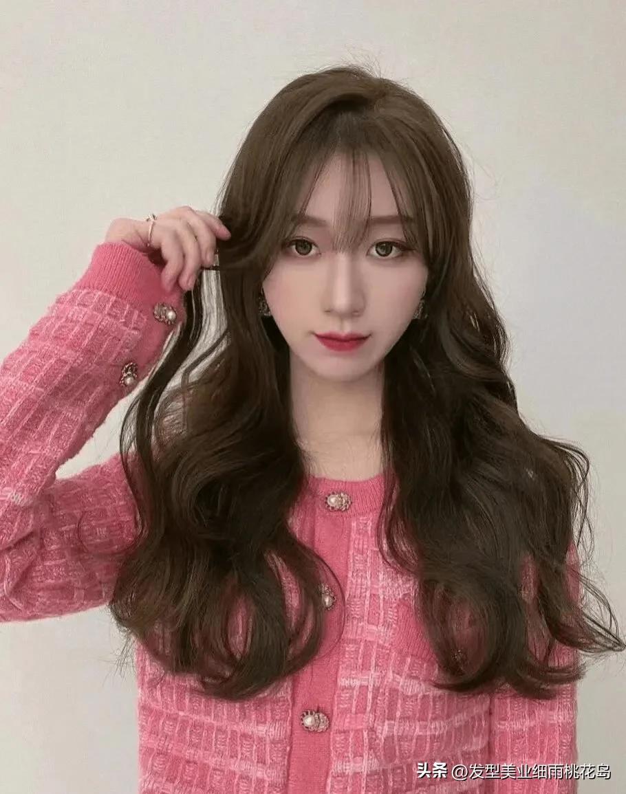 中年妇女中长发怎么烫好看,烫的中长发怎么扎好看