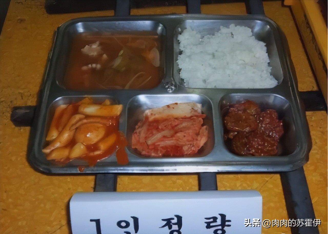 继被挂黄牌之后，我国游客晒出在韩隔离伙食，比韩军吃得好一点？