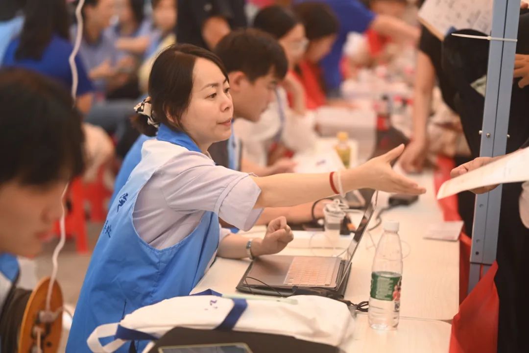 满“新”欢喜！长江职业学院喜迎2023新生！