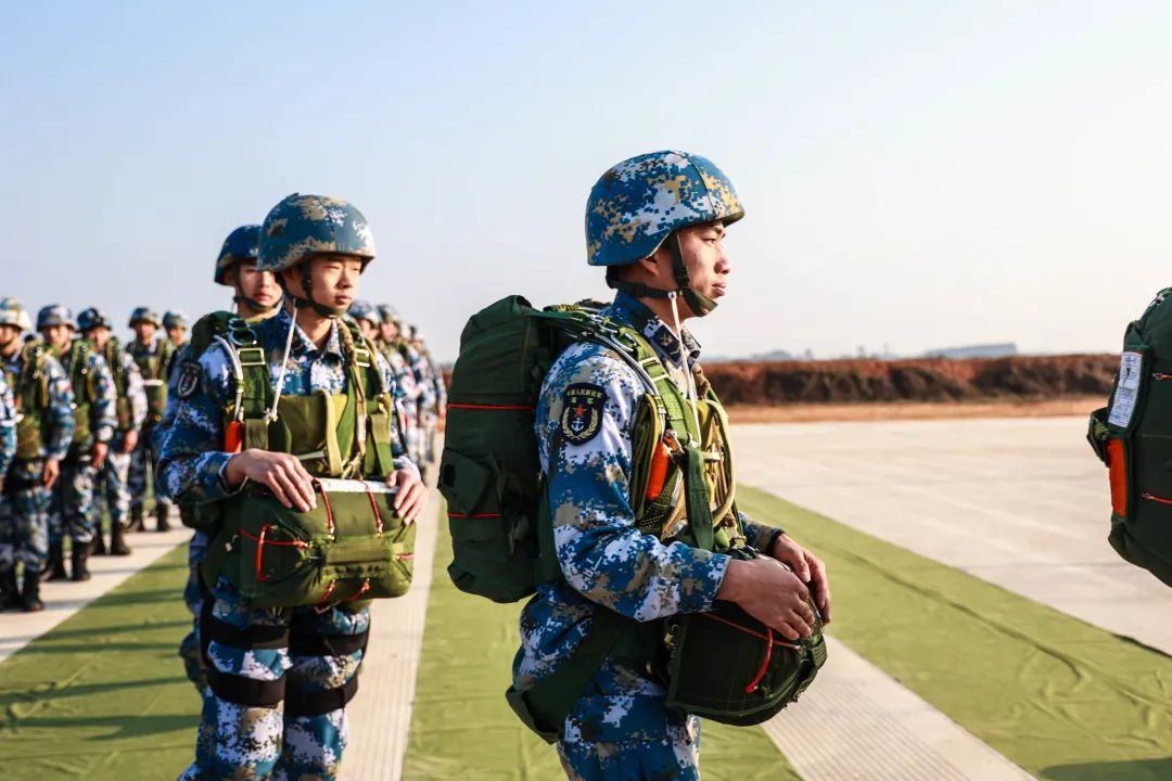 姹跺窛璺充紴15鍕囧＋绁炲叺澶╅檷,绁炲叺澶╅檷璺充紴