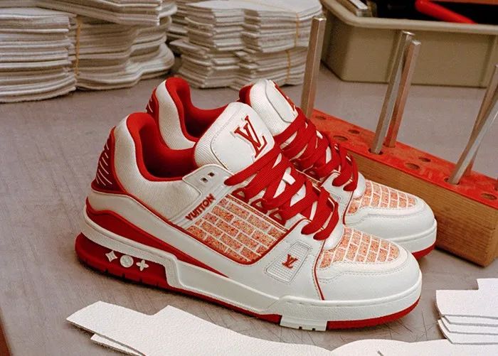 2023.03.02快报|梵几×鄂尔多斯发布联名在地系列；PUMA与Rihanna再度合作；Cartier与Tiffany达成和解