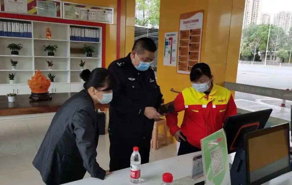 疫情在前!在长沙,有一种守护叫“警察蓝”