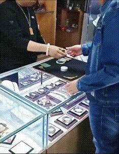 女生衣服上的字母含义,你知道衣服上的字什么意思吗