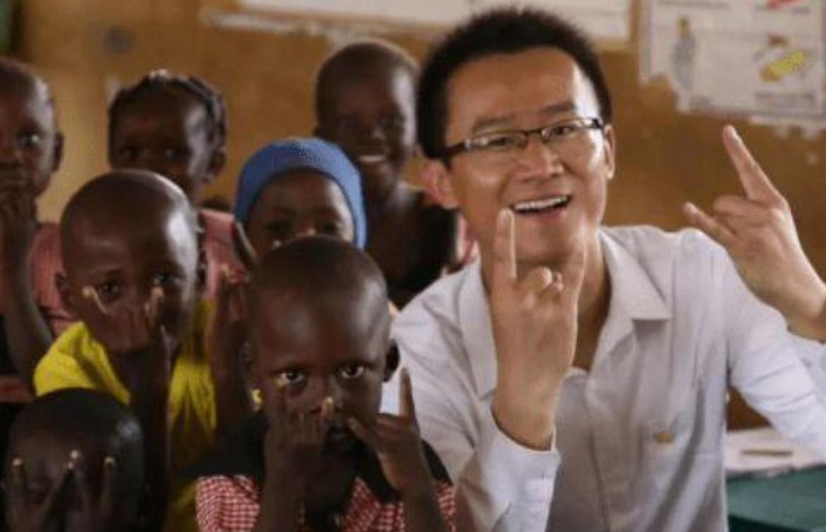 2019年，河南小伙意外当上非洲“酋长”，坐拥百亩地