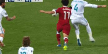 足坛现役恶汉阵容排名,足球伊布和拉莫斯哪个更能打