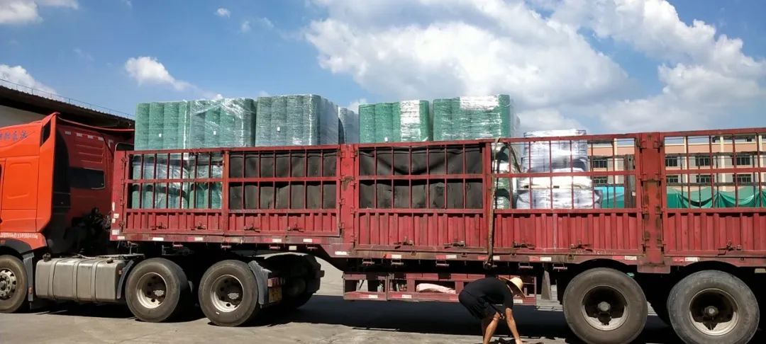 TPU无缝半预制塑胶跑道工厂大量供货中