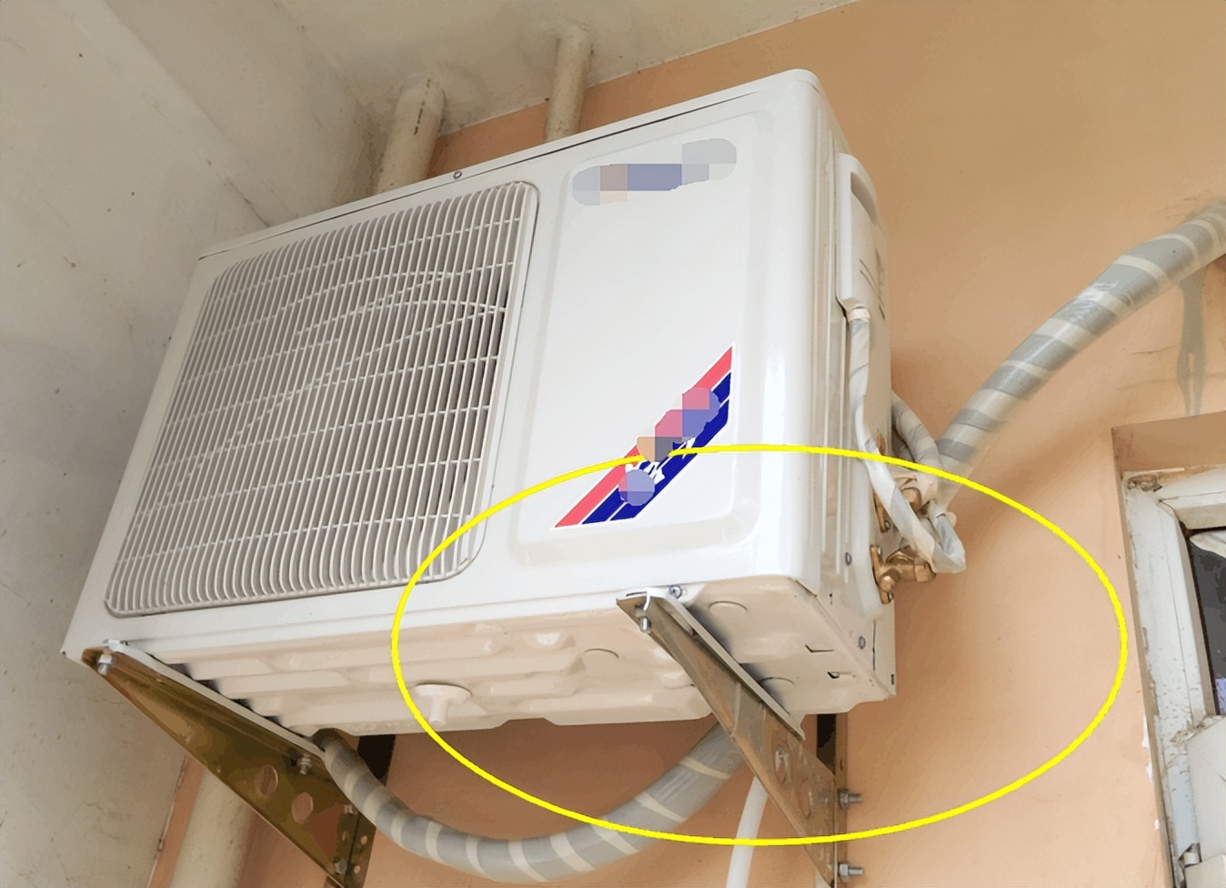 美的空调制热室外机漏水怎么解决,空调制热外机底部漏水水管不流水