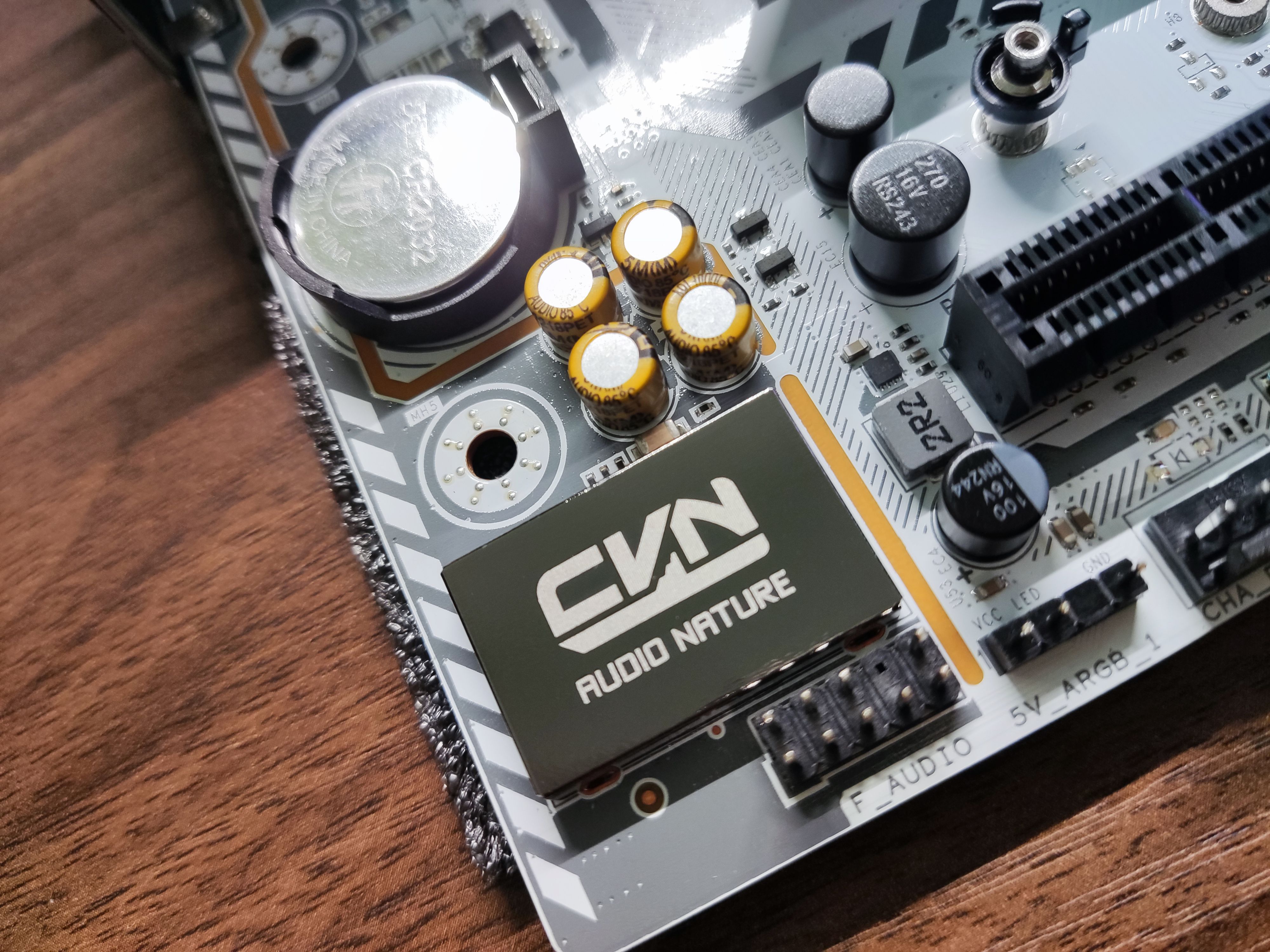 新年新气象：冬日漫漫，我给自己装了台纯白色的新电脑