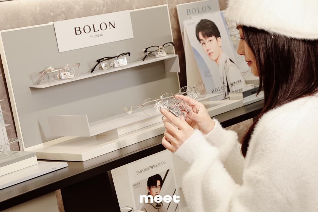 新年逛市场买衣服,买新衣购年货新春佳节味渐浓