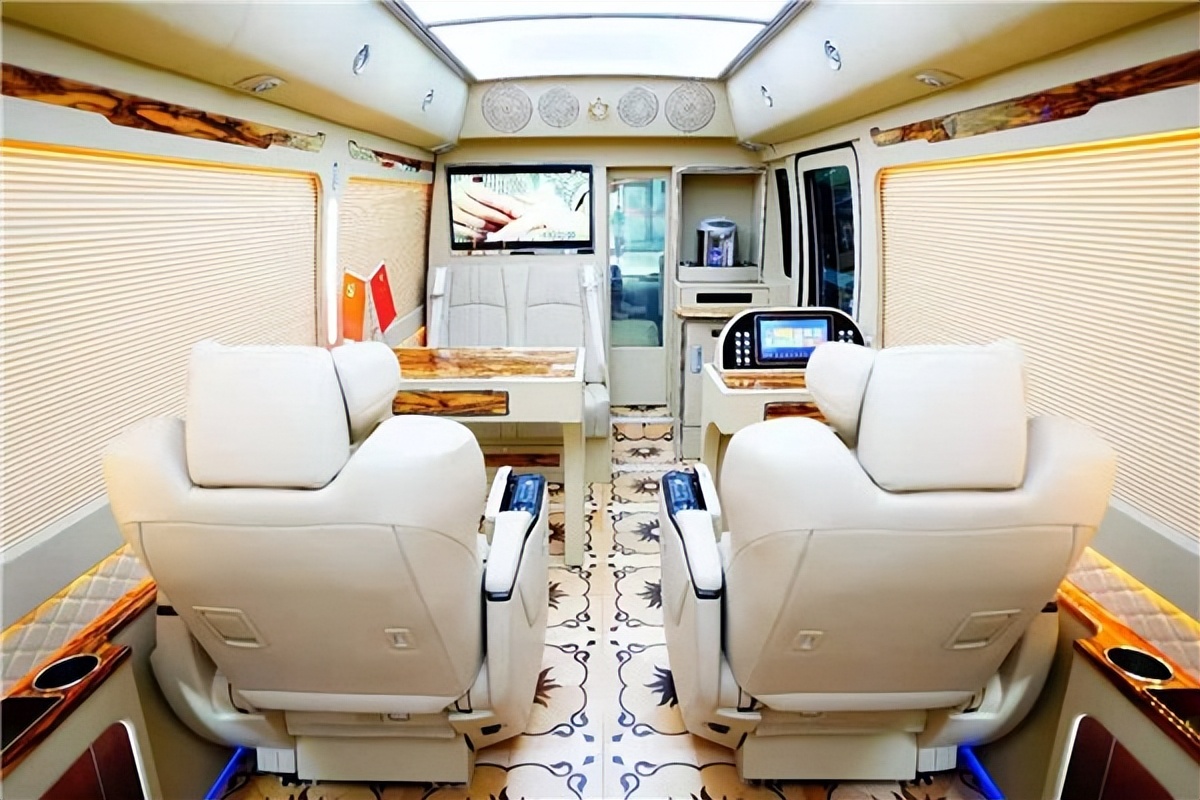 九龙考斯特和丰田考斯特的区别,丰田考斯特厂家高端定制考斯特