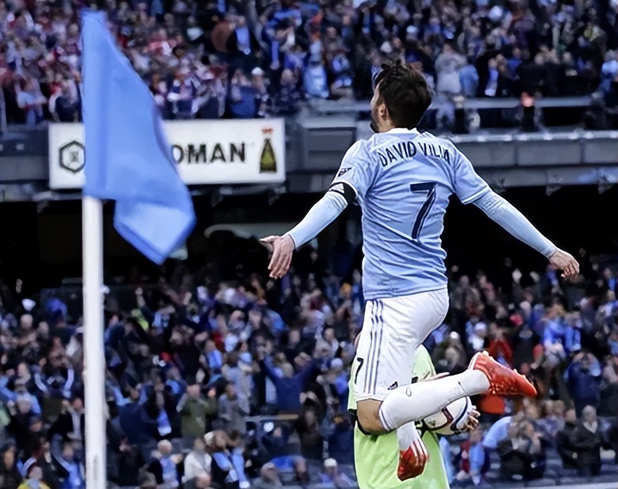 比利亚圆月弯刀,比利亚皇马弯刀