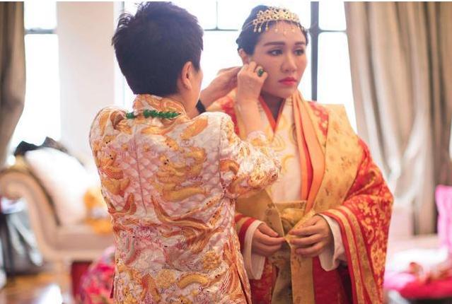 2013年何超盈,何超盈街头照