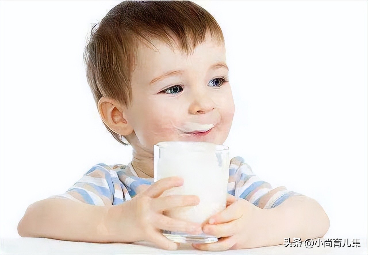 6岁男孩喝纯牛奶还是配方奶粉,2岁宝宝鲜牛奶和配方奶粉哪个好