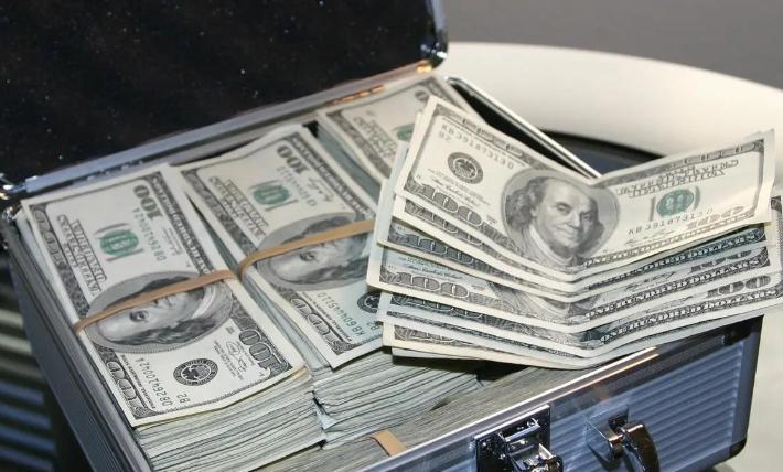 阿根廷排队买中国产品多吗,阿根廷持有美元