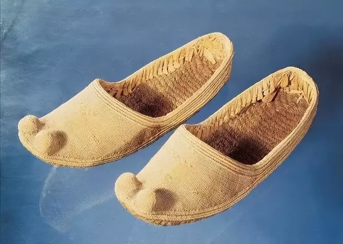 喜欢唱歌、喜欢泡澡、喜欢当乞丐——皇帝们的那些奇葩爱好