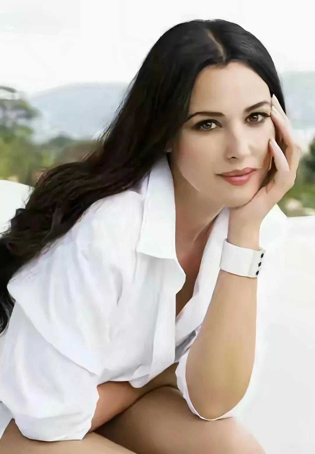 盘点足球场美女球迷的靓丽瞬间,足球场惊艳的美女球迷