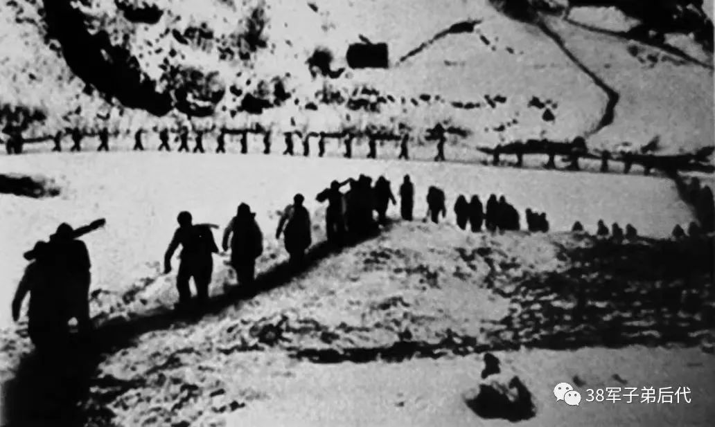 向参加抗美援朝最可爱的英烈致敬,缅怀抗美援朝先烈铭记历史视频