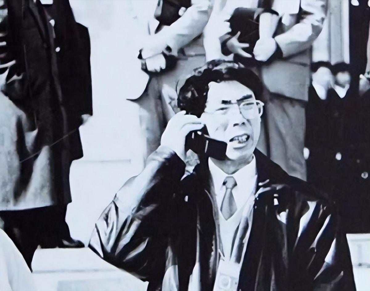 中国第一位用手机号码的人是谁,中国第一个办手机号的人现在怎样