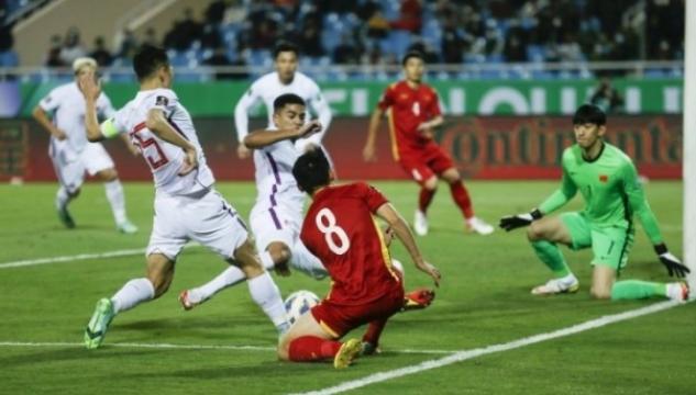 新王登基！越南国足创造历史，史上首次夺冠，队员怒吼疯狂庆祝