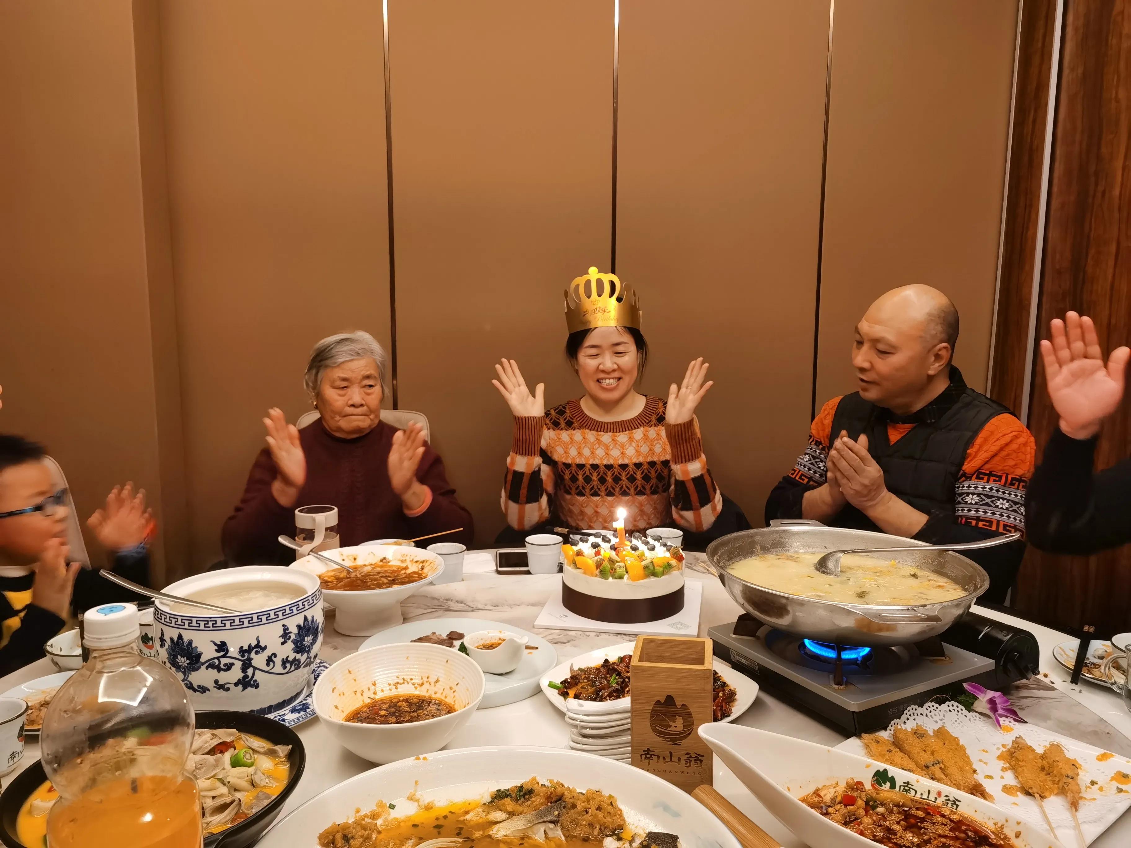 家人的微信群名叫什么好,亲人之间的微信群名称