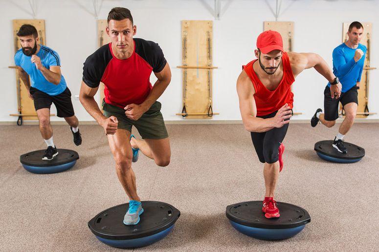 脚踝崴脚后怎么加快恢复,脚踝崴伤怎样快速恢复训练