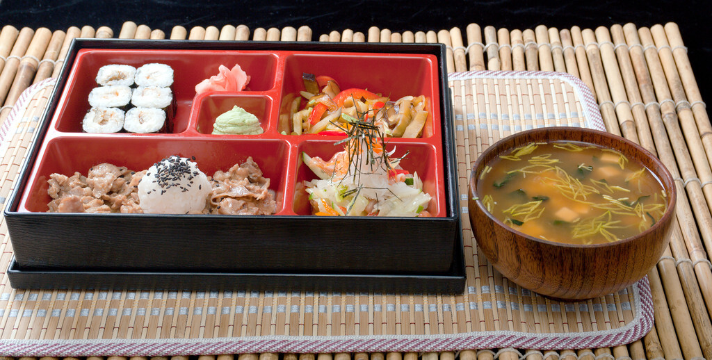 日本游玩一天10000元够不够,日本旅游7天30万日元