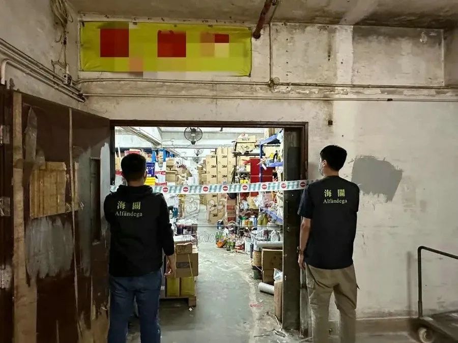 两家商铺发生产权纠纷怎么办,店铺被起诉外观侵权去哪里查案件