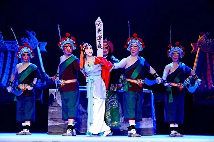 窦娥冤反映了什么样的社会现状,窦娥冤反映的社会现实及主题