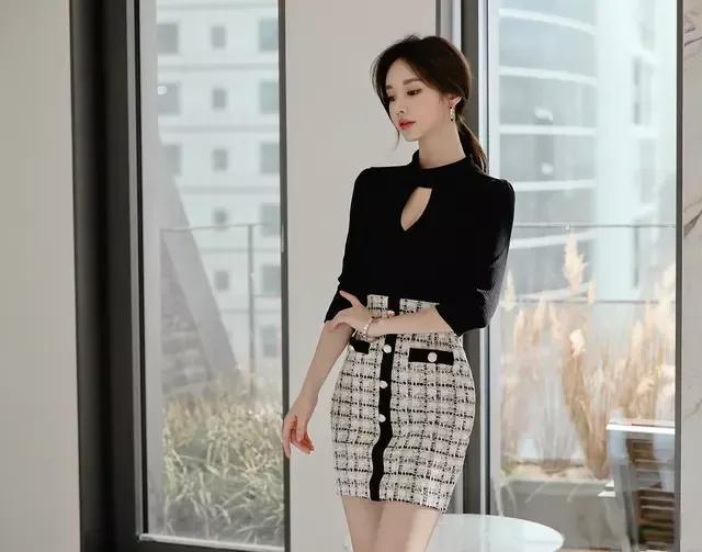 孙允珠粉色露肩连衣裙,孙允珠露肩红色连衣裙