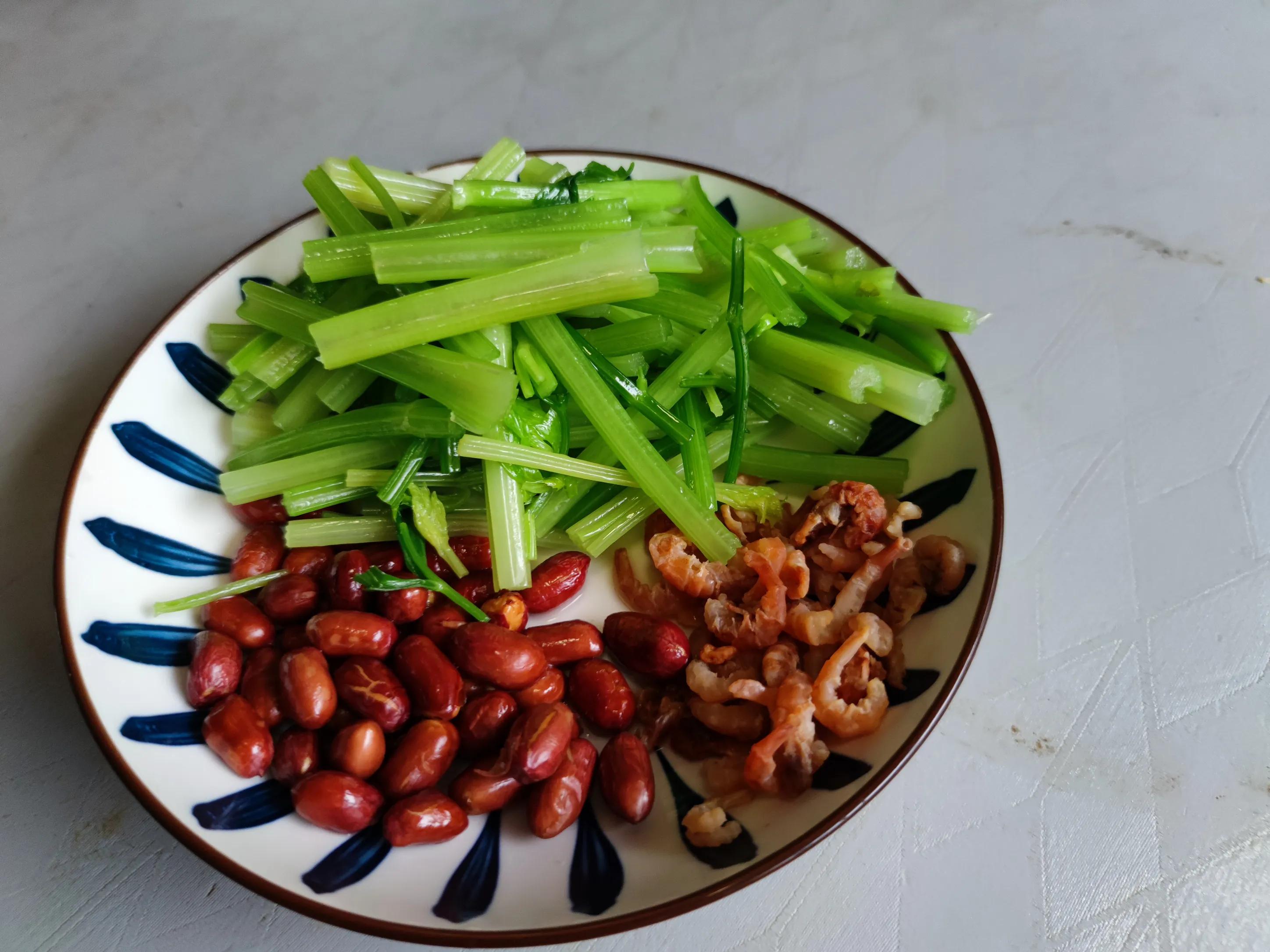 今日小雪天冷了记得添衣保暖,明日小雪吃什么食材