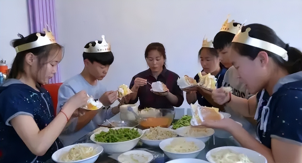 中国首例五胞胎，现年满22岁，妈妈坦言：如果重选，我一个也不要