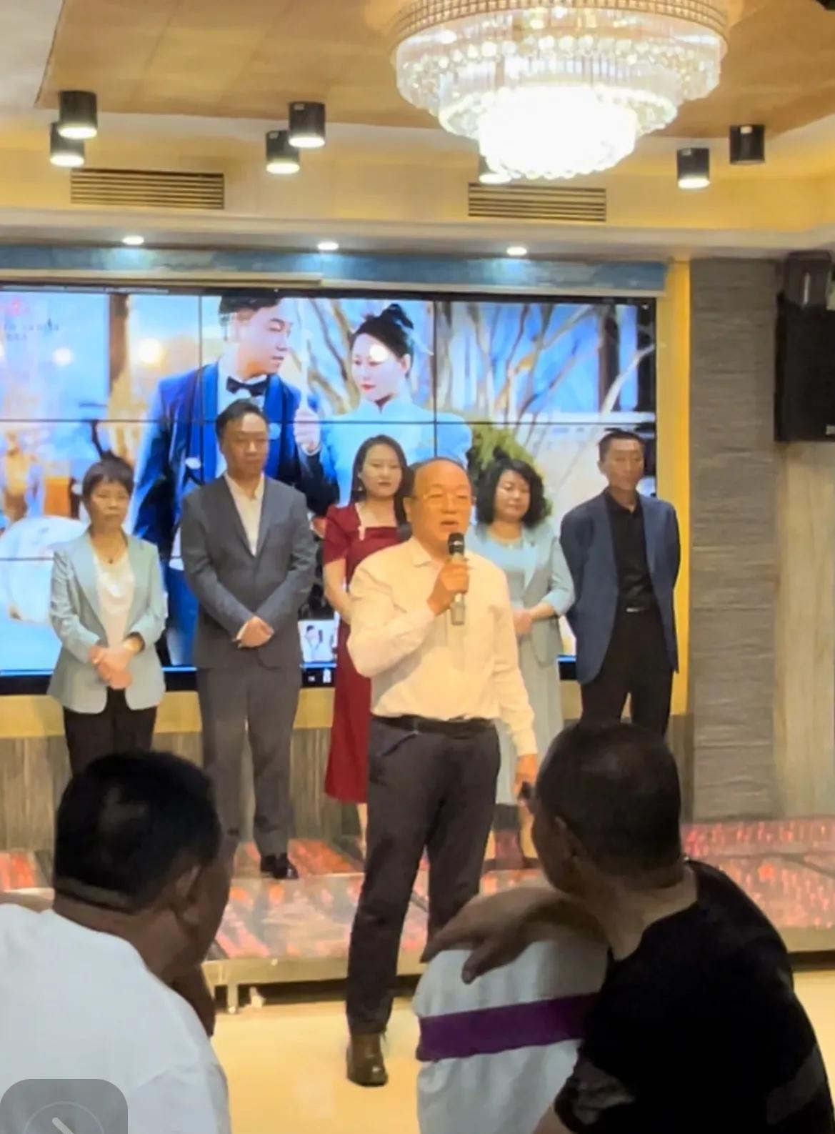 参加侄媳潘雪家的婚礼答谢宴