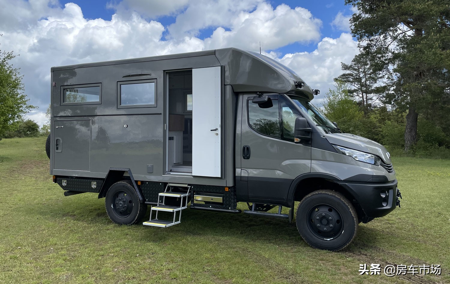 飞翔进口依维柯小额头房车最新款,赛德依维柯房车c型小额头价格