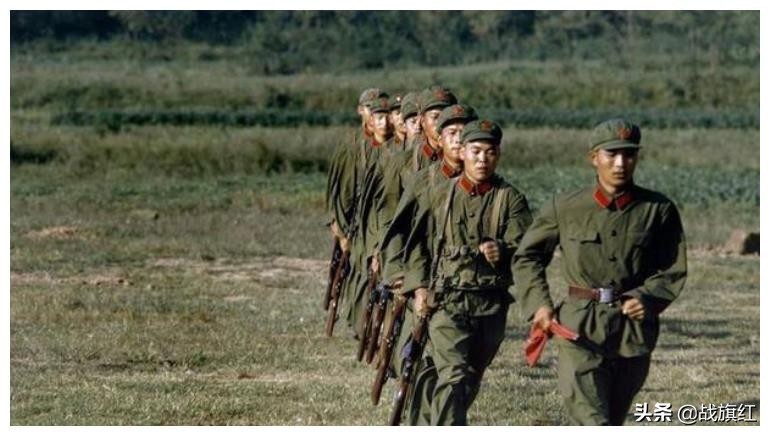 学生连换了新连长，一天3包烟，司务长证实：连长买烟，半箱起步