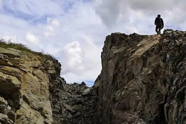 四川泸定地震什么原因导致,四川泸定地震多长时间了