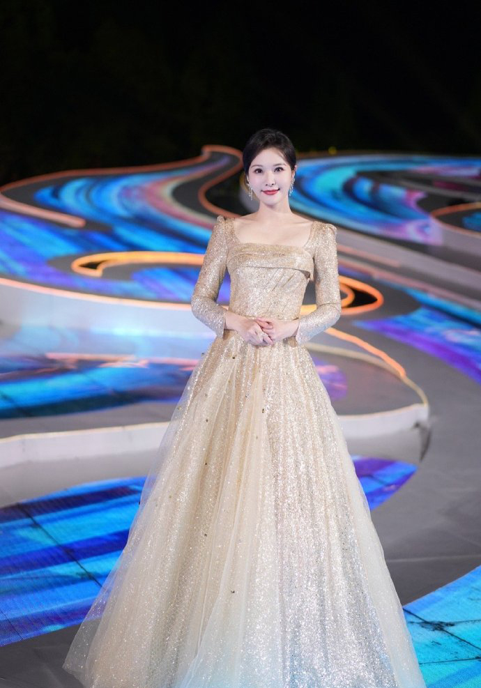 央视主持人组合同台,央视百位主持同台