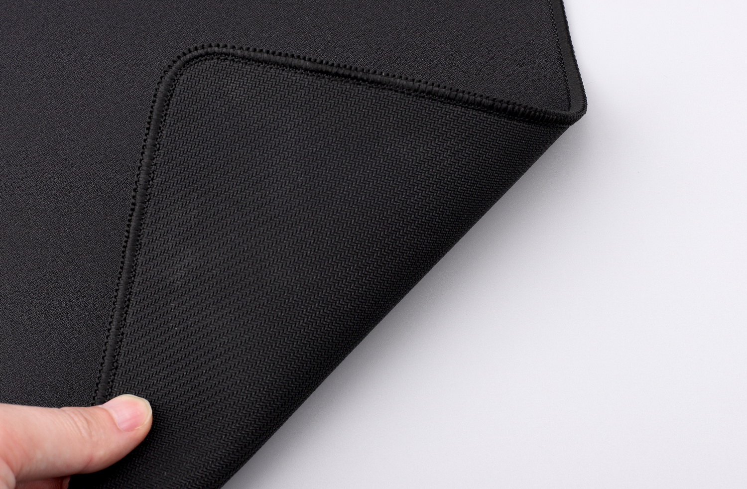 毒蝰鼠标游戏电竞专用,100价位游戏鼠标垫怎么选