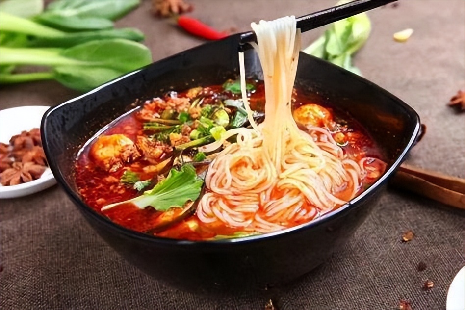 减肥时不可以吃西瓜吗？医生：若不想腹部长赘肉，这6物或要少吃