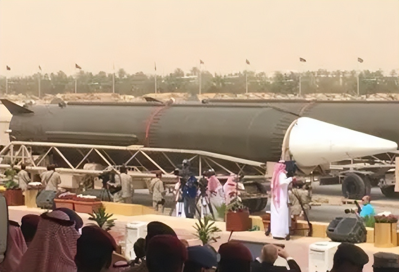 1987年，沙特国王买东风导弹，临行前嘱咐使者：不超80亿直接拿下