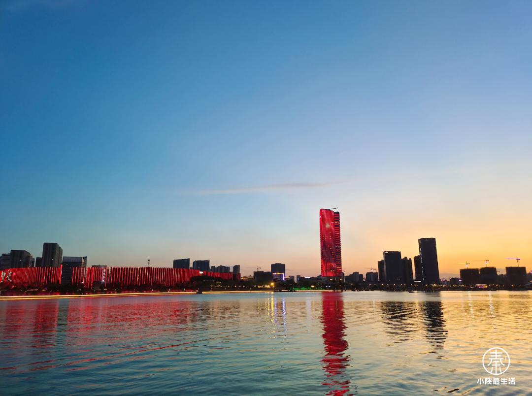 夜游西安“后海”黄金水道，好看是好看，就是有点贵