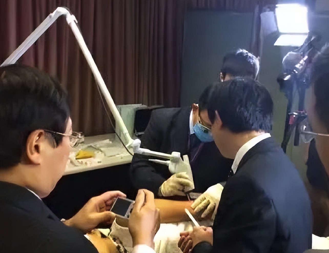 「省医·名医」谭军：让疤痕原位复活的“魔法师”