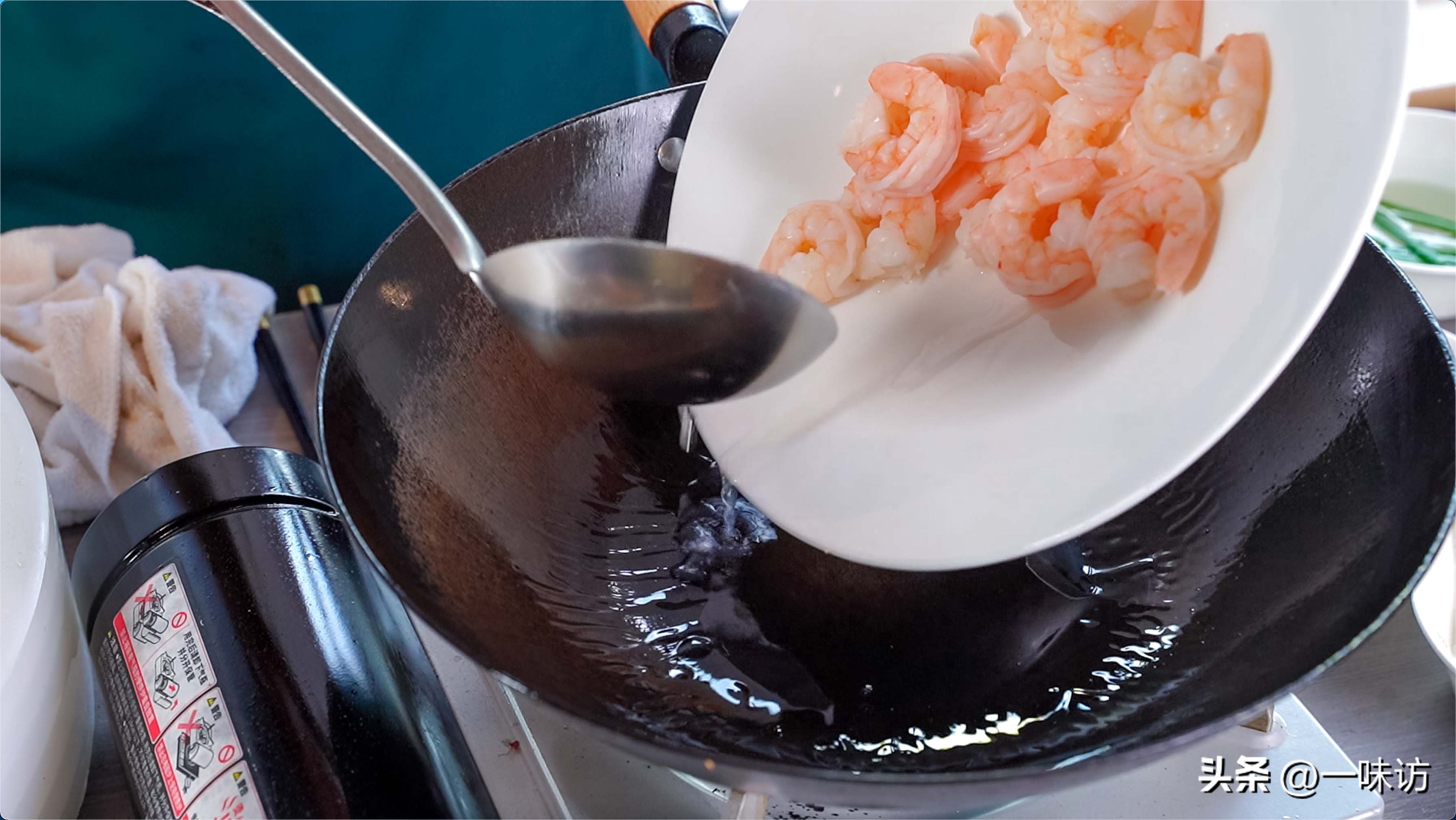 白玉菇炒肉好还是炒虾好呢,白玉菇大虾怎么做好吃