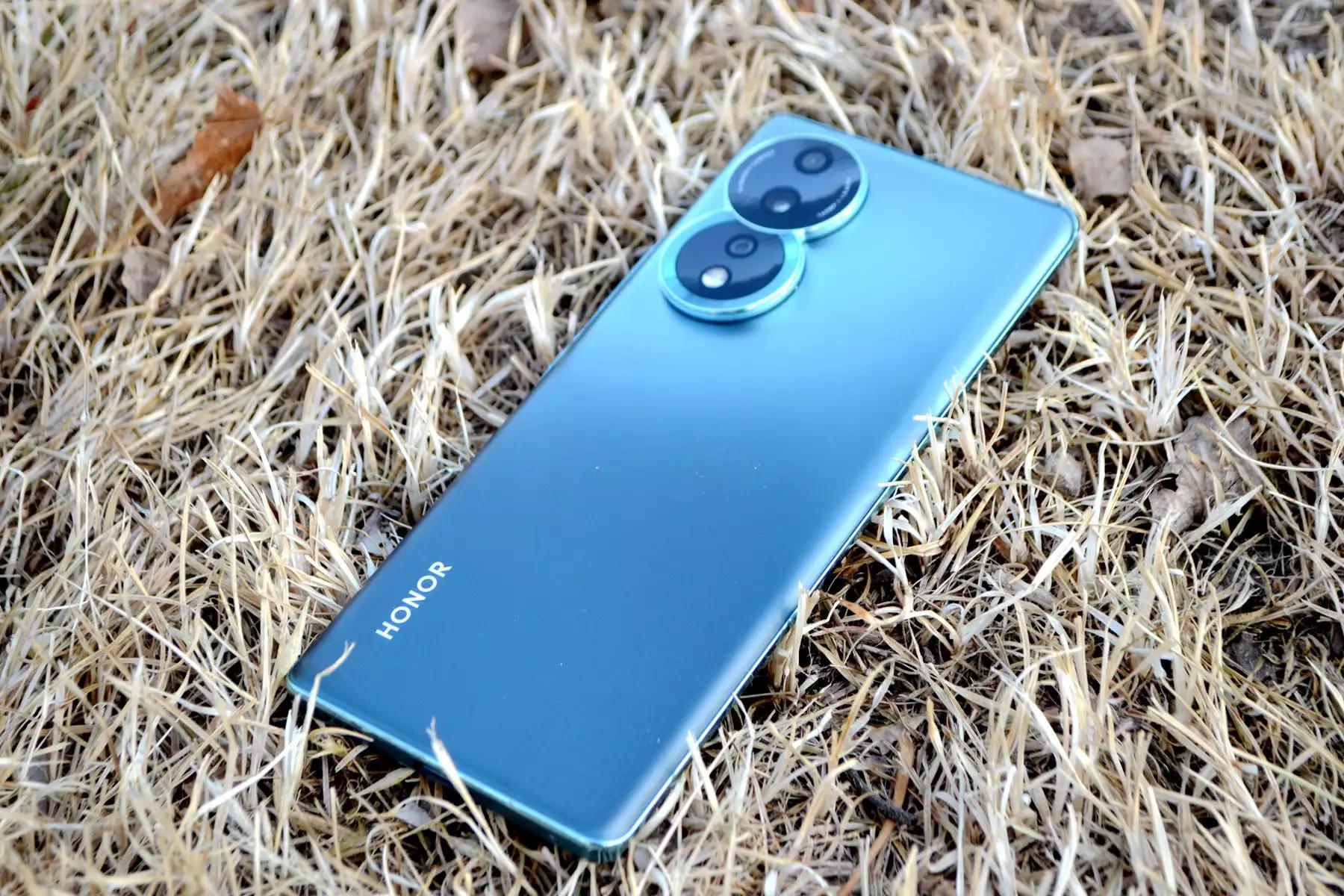 仅搭载了骁龙782，聊聊凭啥荣耀80能在一众旗舰机里杀出圈