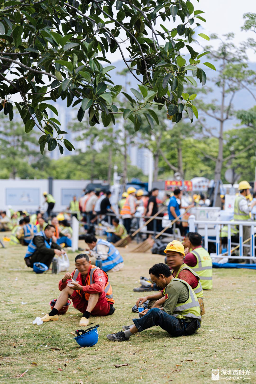 他们在深圳房价10万/平的地方,卖10元工地快餐