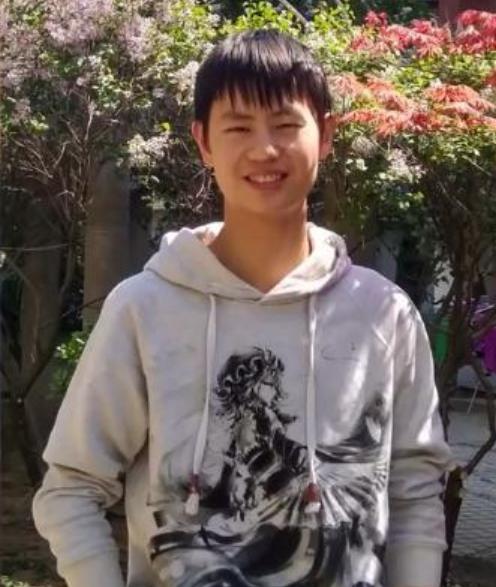 河南一男生肤白貌美，被吐槽不思学习光臭美，本尊回应：清华本硕