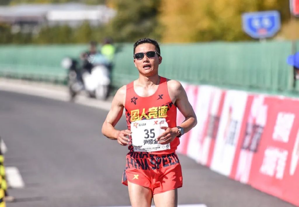 尹顺金巅峰照片,尹顺金的跑姿