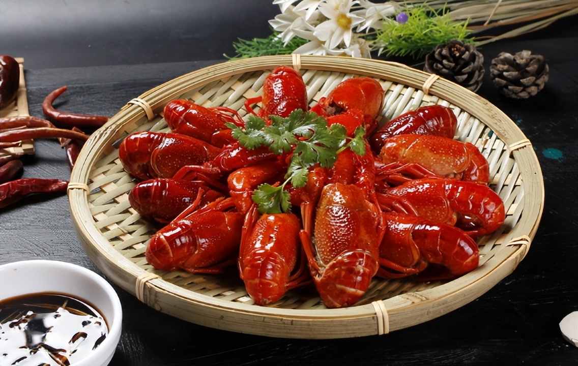 小龙虾的虾尾黄色部分能吃吗,小龙虾除了虾尾还有哪里可以吃